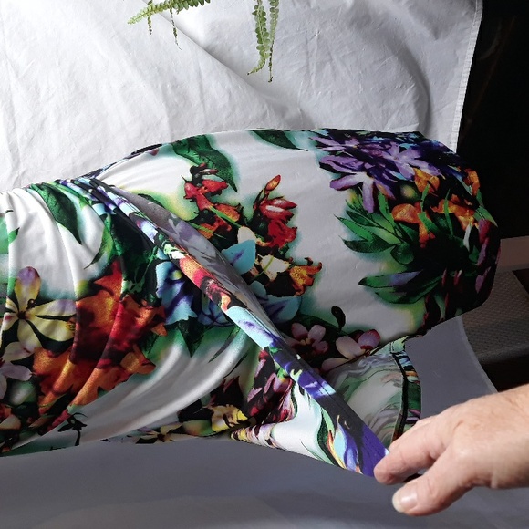 Garden Party Ruched Dress - Picture 4 of 9